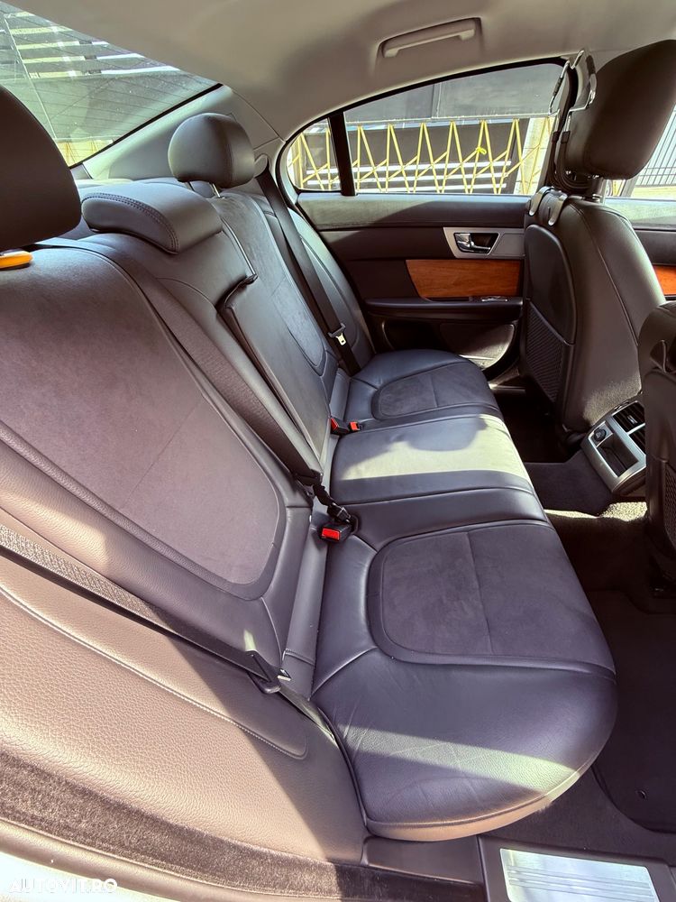 Jaguar XF 2.2D Luxury - 6