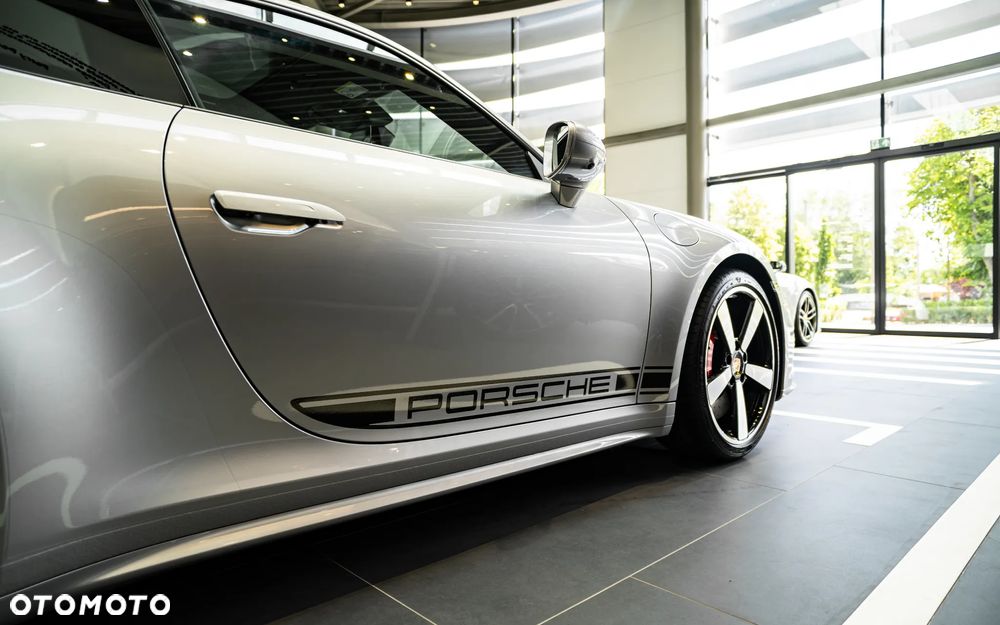 Porsche 911 Carrera S - 18