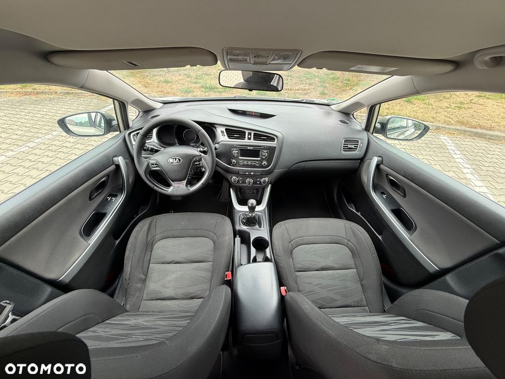 Kia Ceed 1.4 CVVT Dream Team Edition - 32