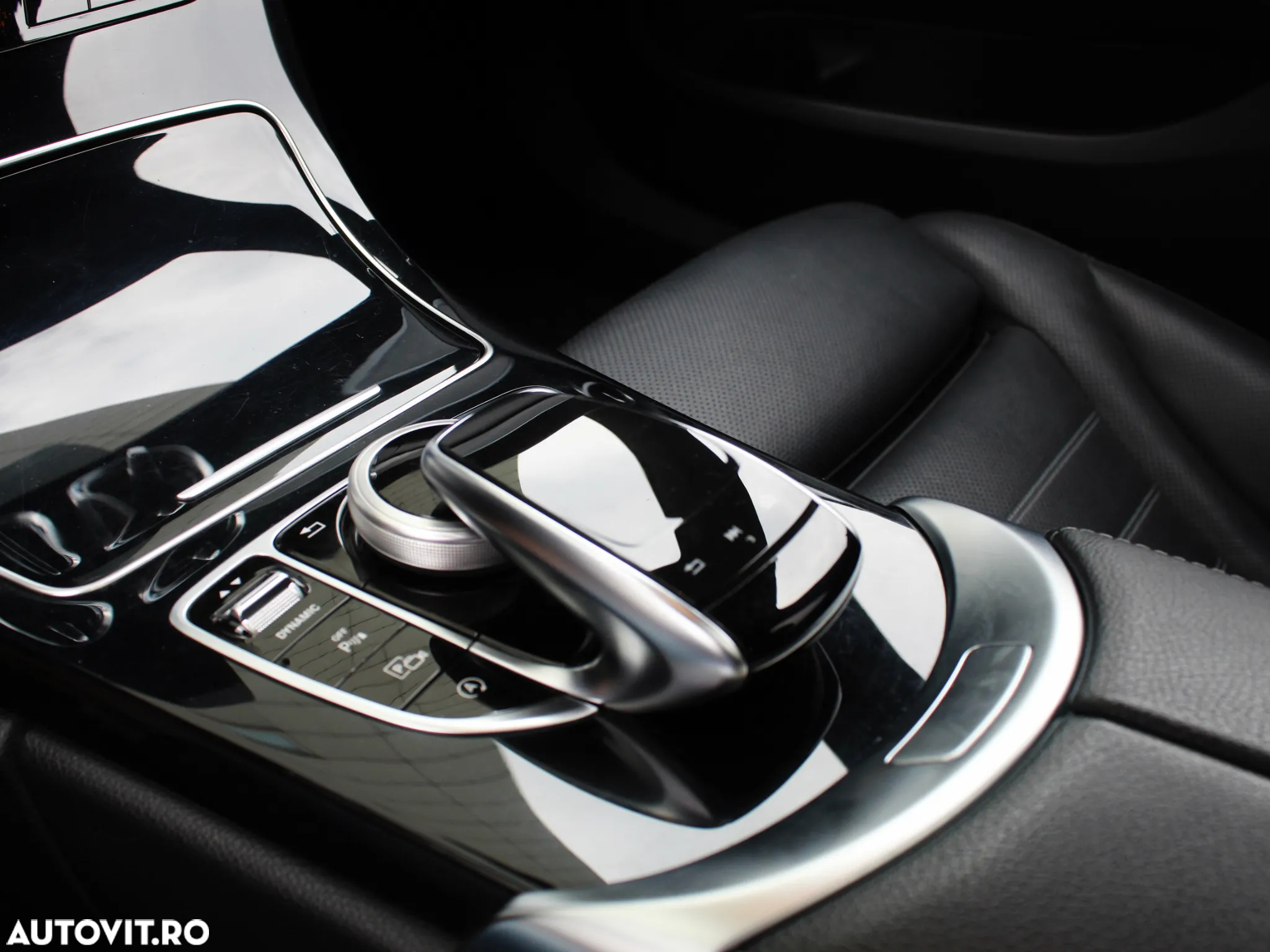 Mercedes-Benz C 220 d 4Matic T 9G-TRONIC AMG Line - 27