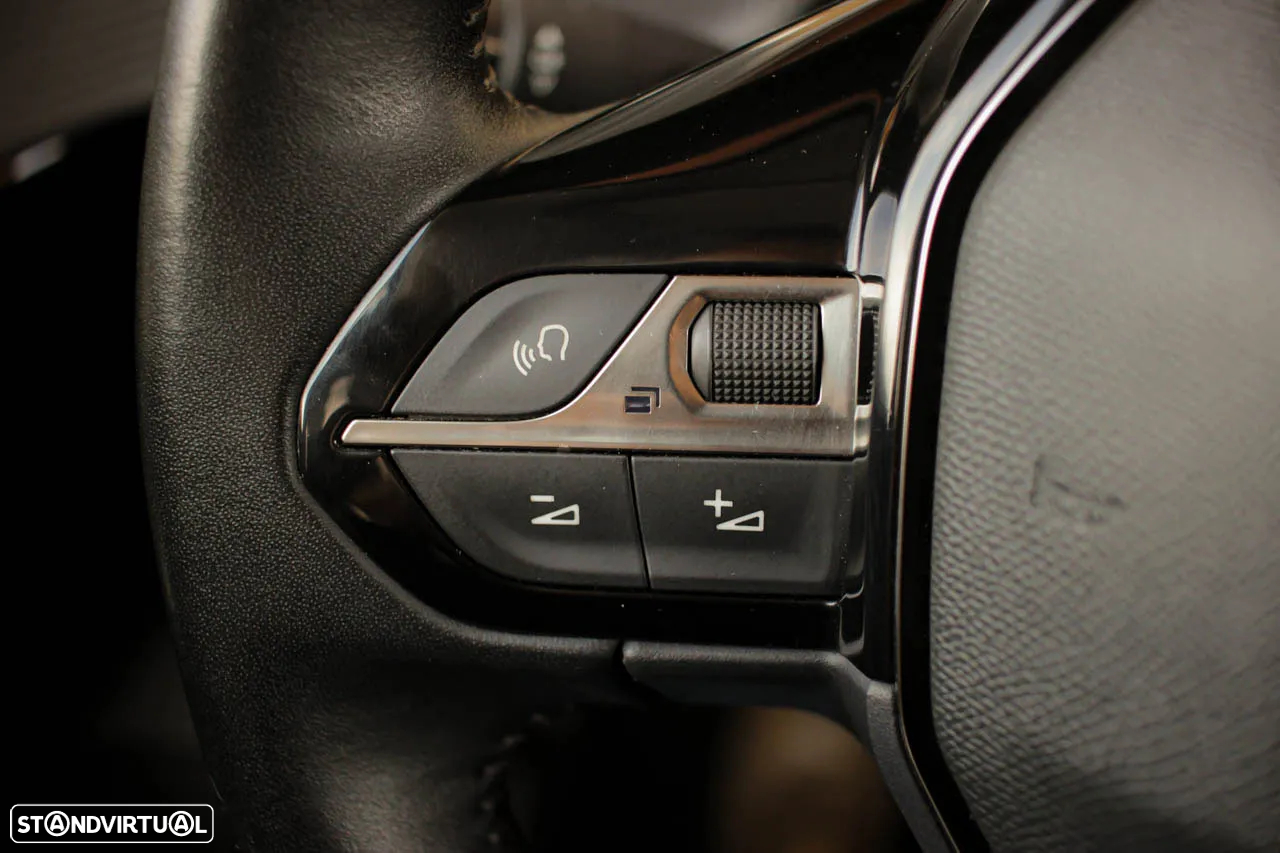 Peugeot e-208 50 kWh Allure - 21