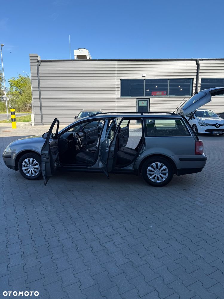Volkswagen Passat 1.9 TDI Highline - 12