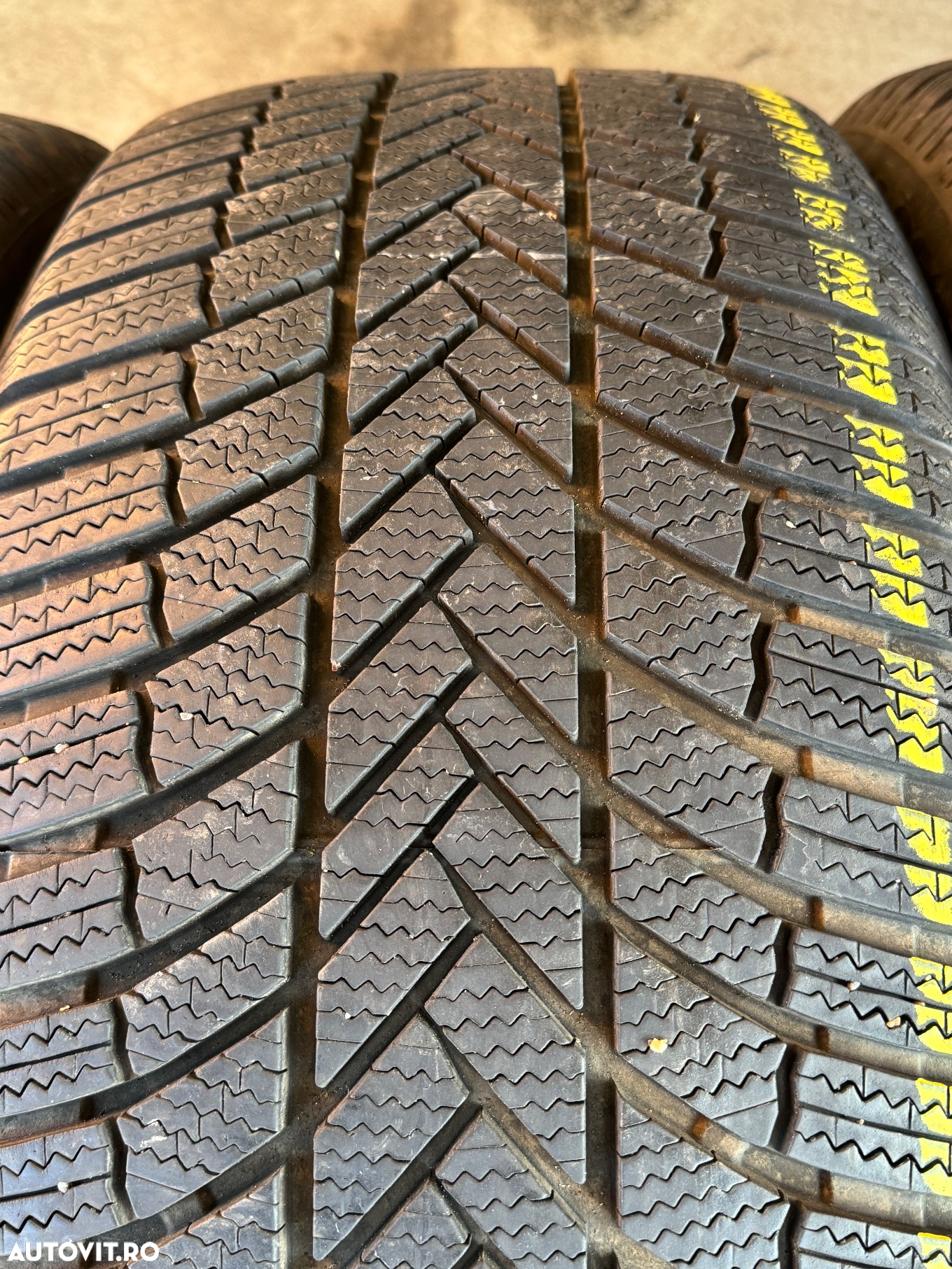 Vând 4 anvelope 285/45/20 bridgestone de iarnă ca noi - 5