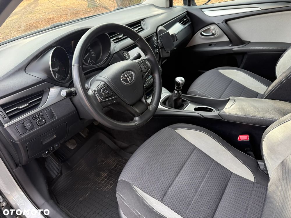 Toyota Avensis - 13
