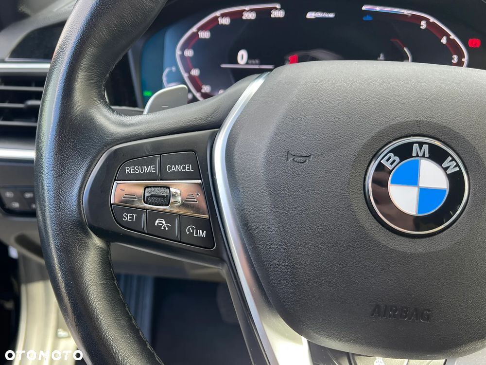 BMW Seria 3 330e Sport Line - 10