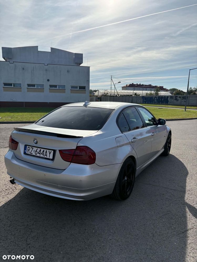 BMW Seria 3 318d - 4