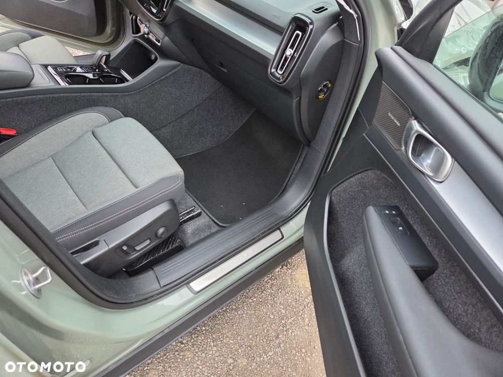 Volvo XC 40 B3 DKG Essential - 24
