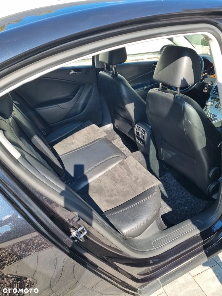 Volkswagen Passat 2.0 TDI DPF Highline - 13