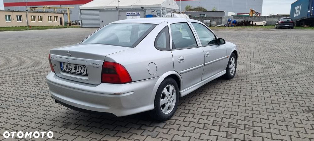 Opel Vectra 1.6 Comfort - 4