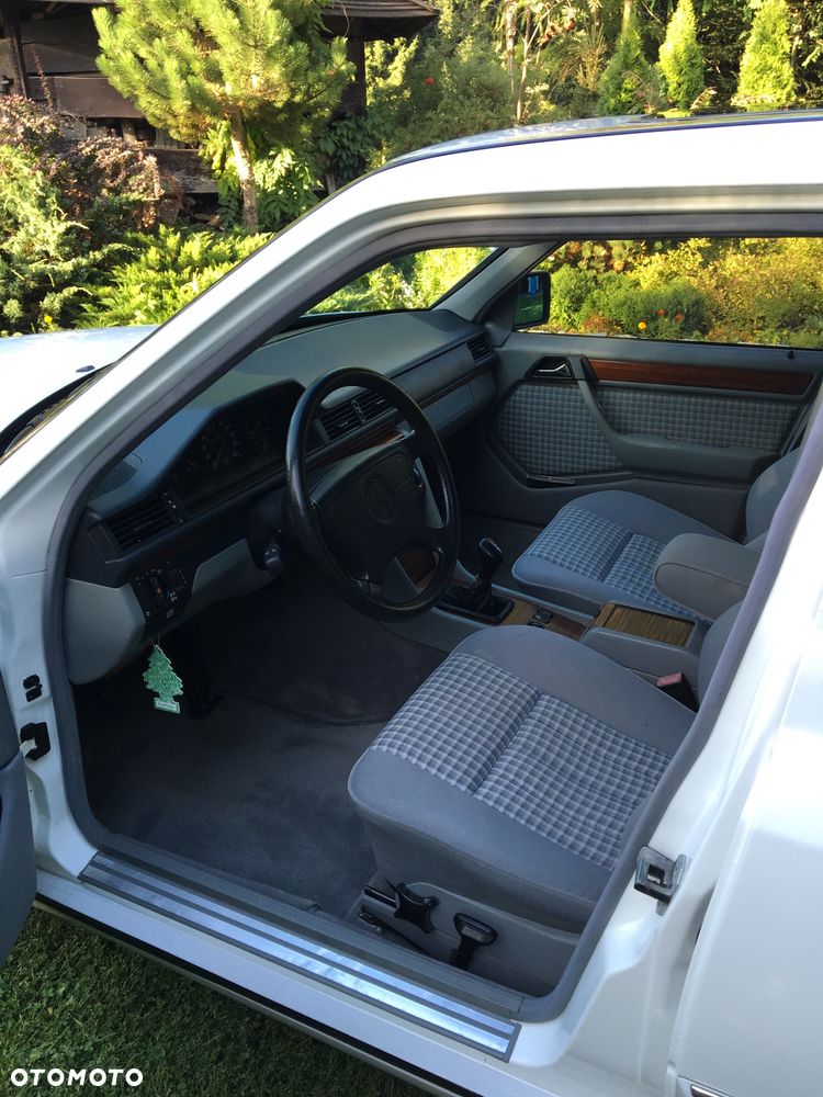 Mercedes-Benz W124 (1984-1993) - 11
