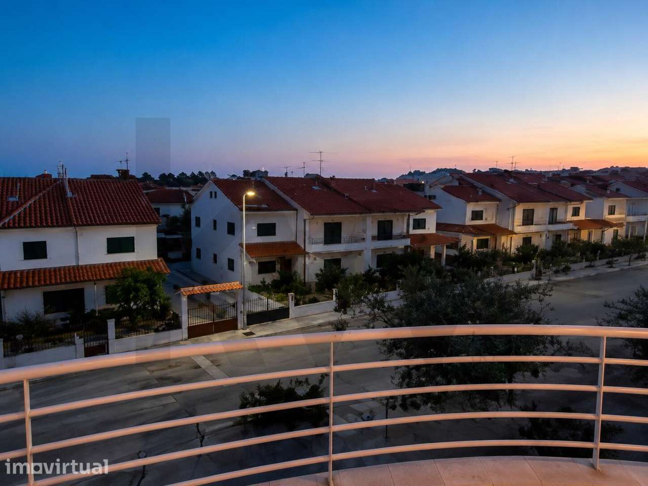 Apartamento T3 com Garagem, Arrecadação e Vista Desafogada | Arrendame - Grande imagem: 3/15