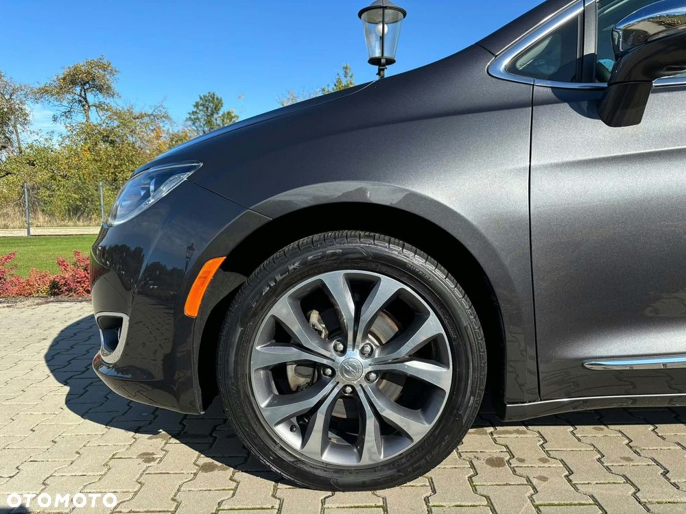 Chrysler Pacifica - 21
