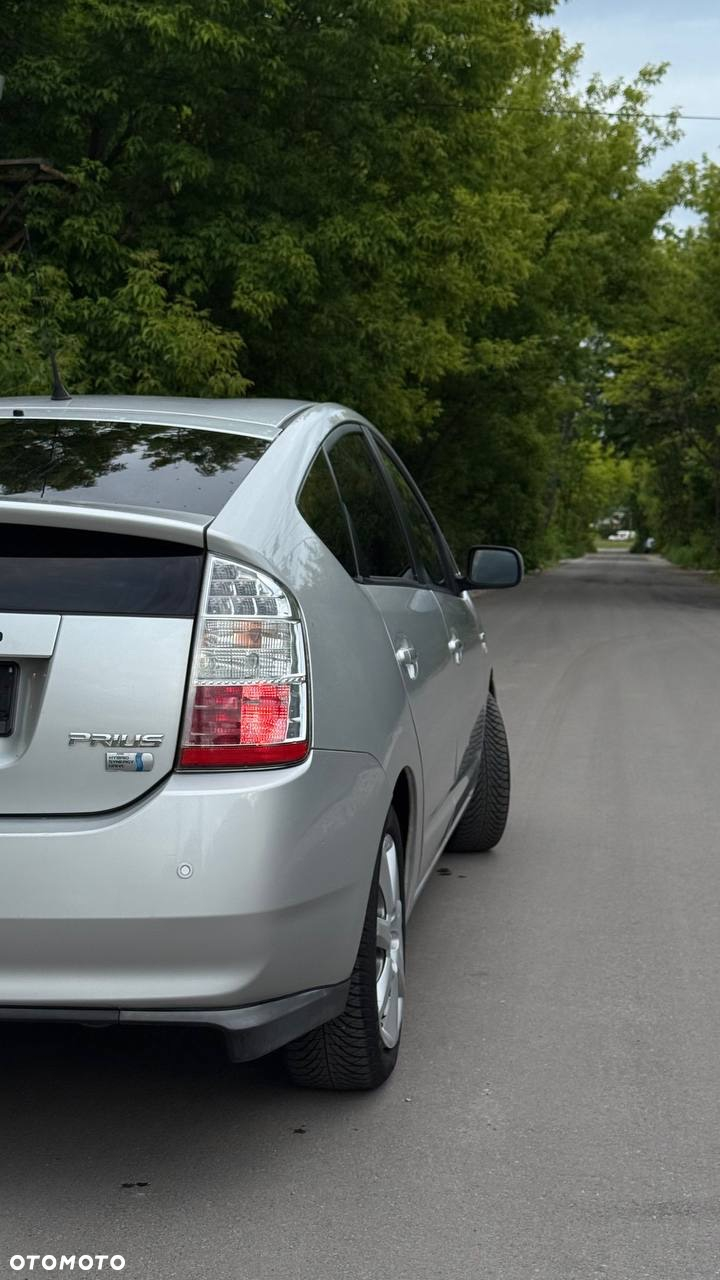 Toyota Prius (Hybrid) Sol - 5