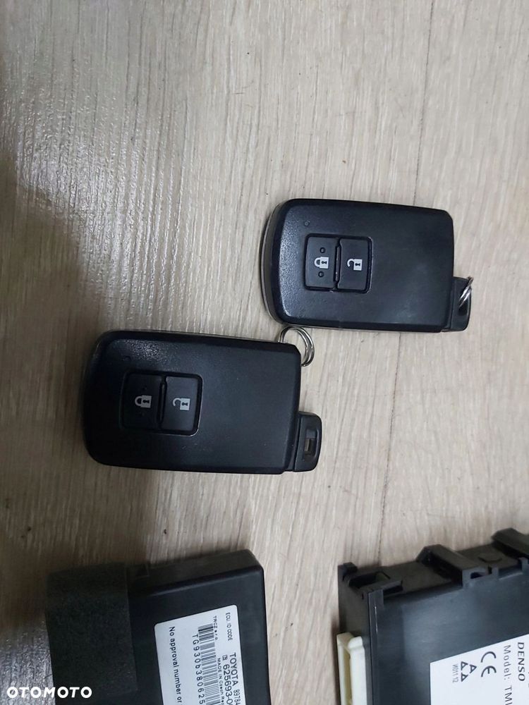 Toyota Auris II 1,8 hybryda Kluczyk komputer smart key - 4