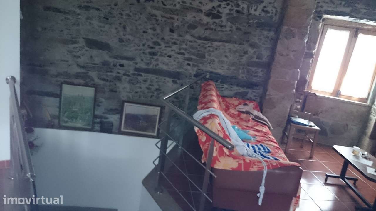 Moradia T0 geminada em Freixo de Espada à Cinta - Grande imagem: 4/5