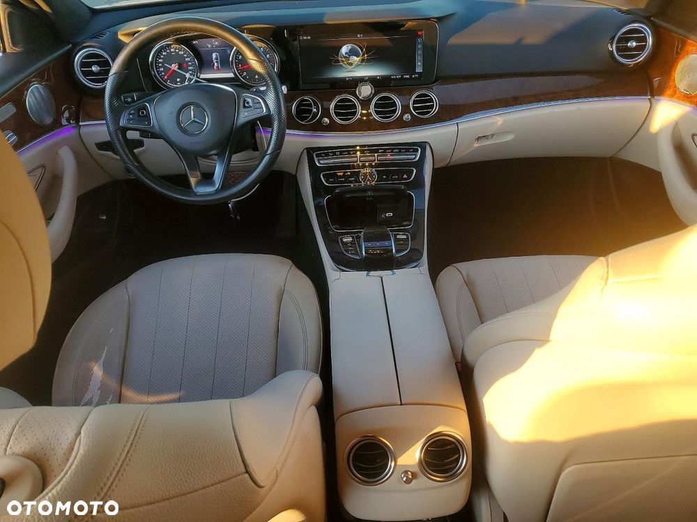 Mercedes-Benz Klasa E 300 9G-TRONIC Exclusive - 7