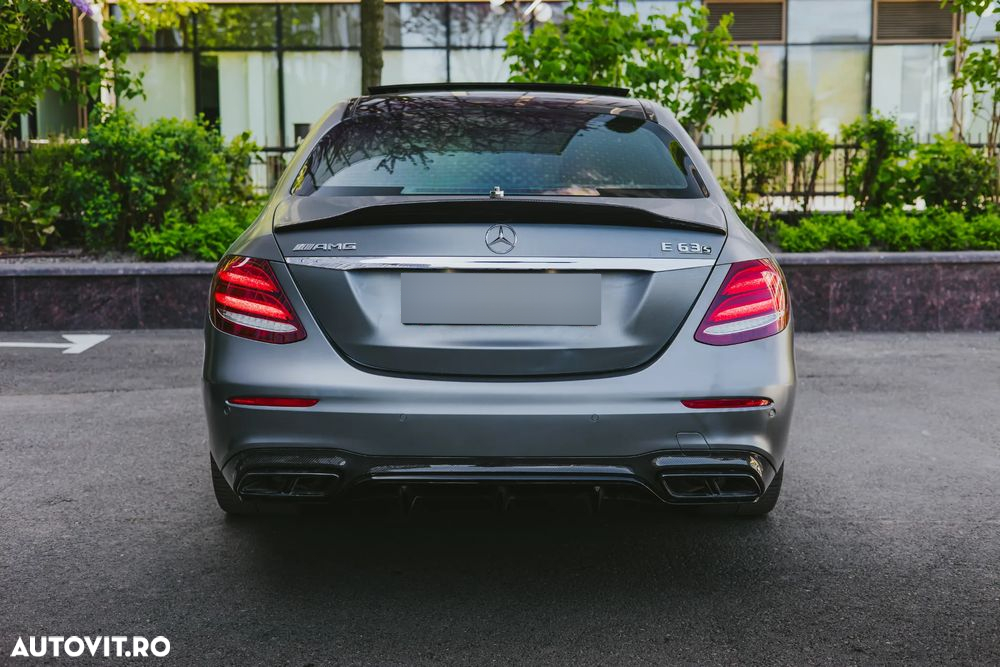 Mercedes-Benz E 63 AMG S 4MATIC Aut. - 27