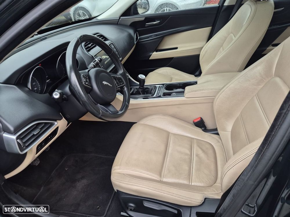 Jaguar XE 2.0 D Prestige - 8