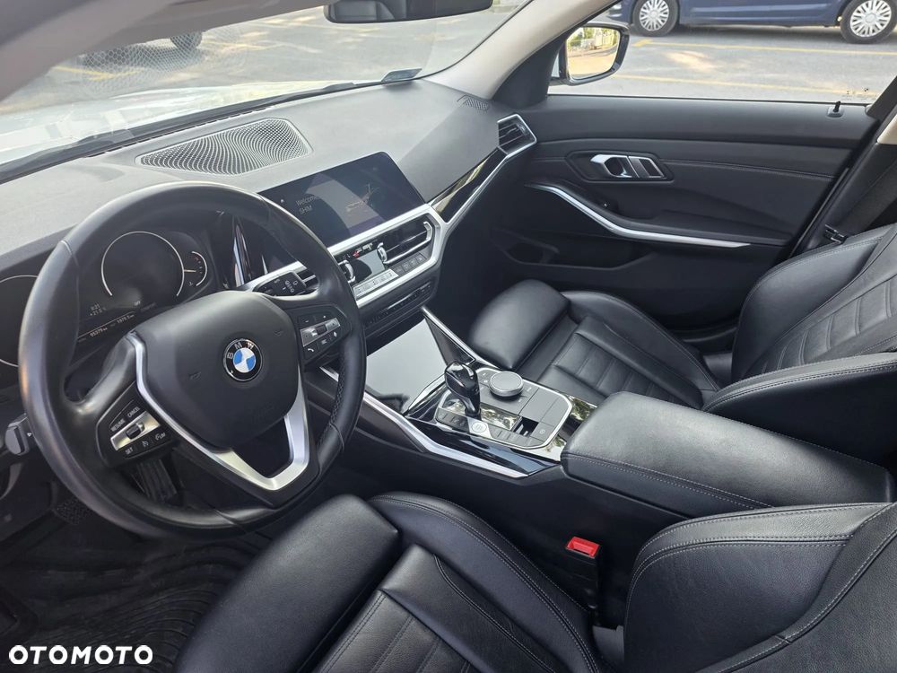 BMW Seria 3 318d - 23
