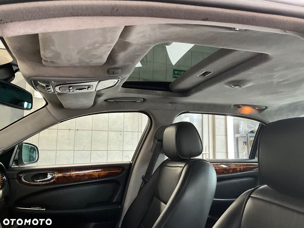 Jaguar XJ XJ8 4.2 LWB Executive - 2