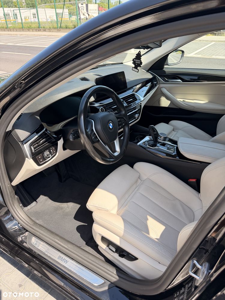 BMW Seria 5 520d xDrive - 10