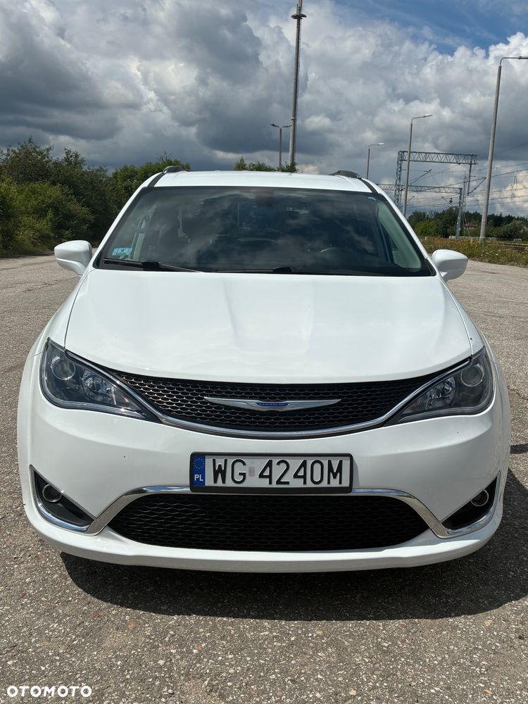 Chrysler Pacifica - 2