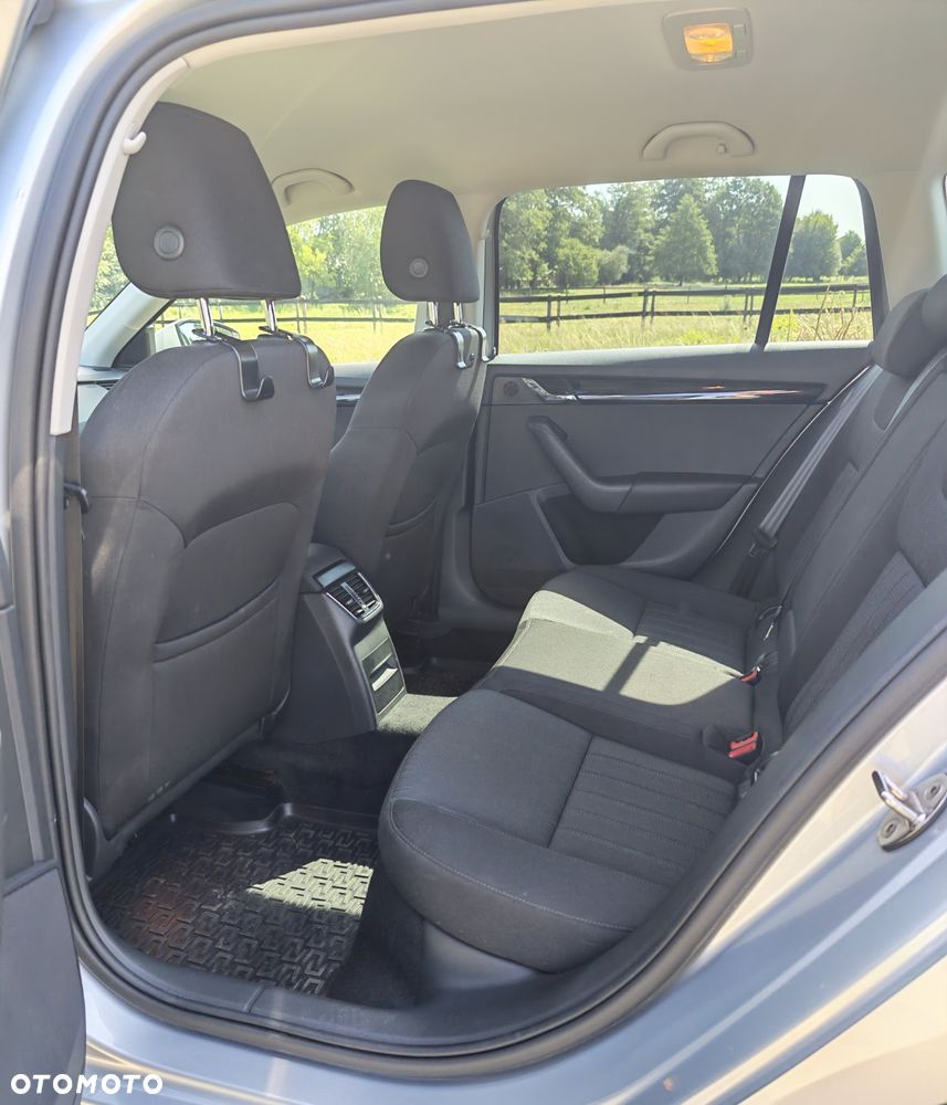 Skoda Octavia 2.0 TDI Style DSG - 11