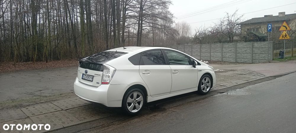 Toyota Prius (Hybrid) Executive - 4