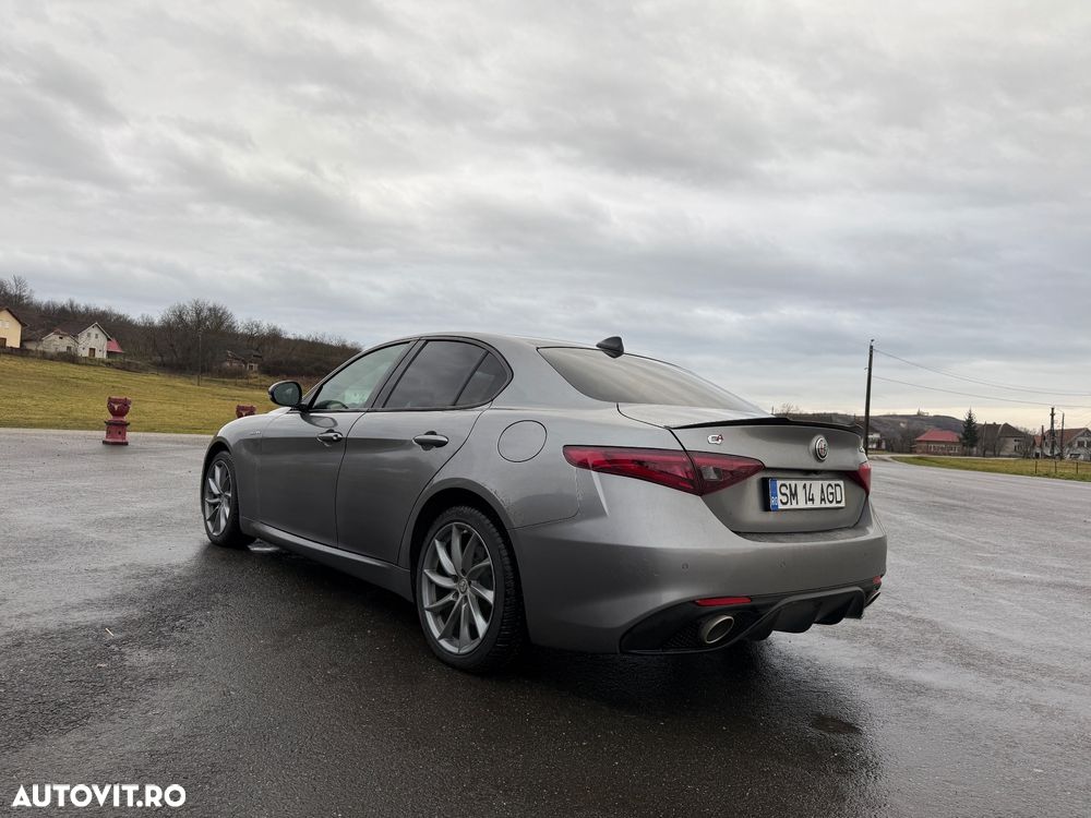 Alfa Romeo Giulia 2.2 AT8-Q4 Veloce - 8