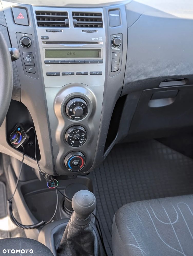 Toyota Yaris - 12