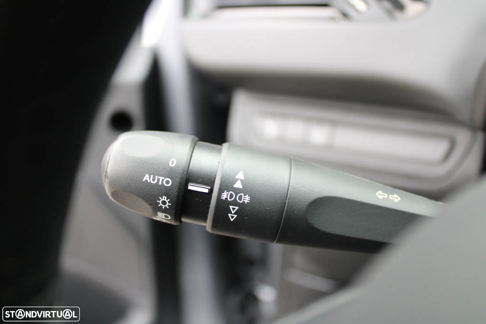 Peugeot 208 1.5 BlueHDi Signature - 21