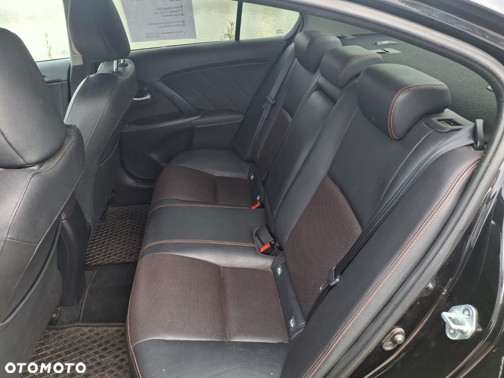 Toyota Avensis 1.8 Premium - 11