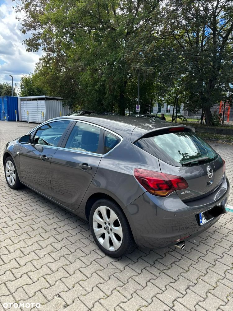 Opel Astra 2011 photo 3