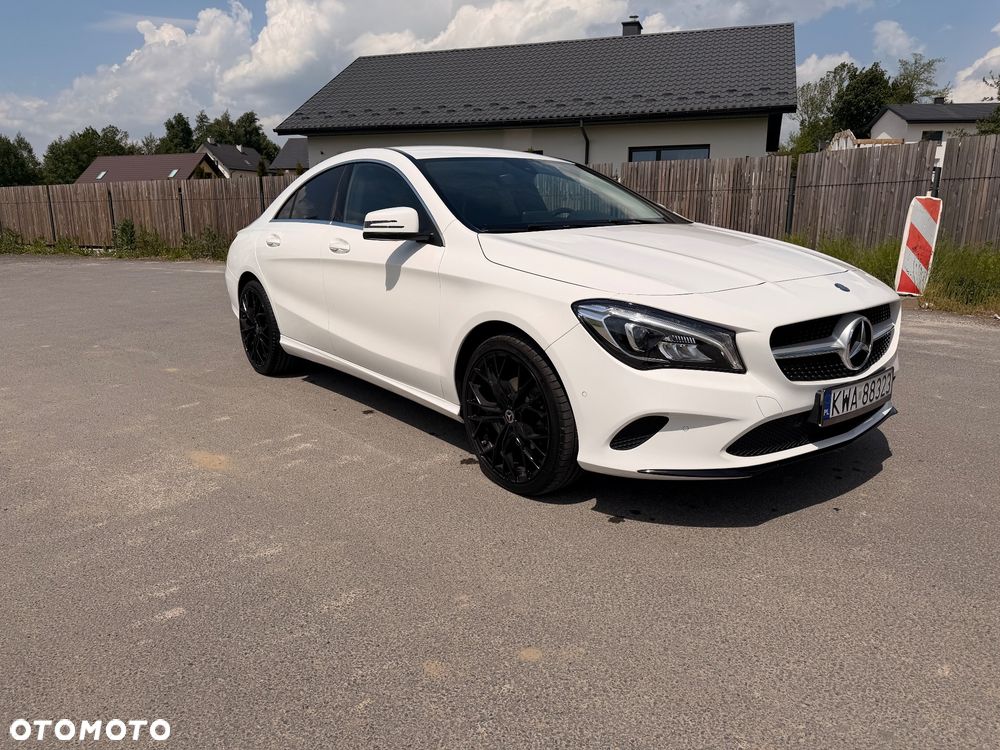 Mercedes-Benz CLA 200 7G-DCT - 4