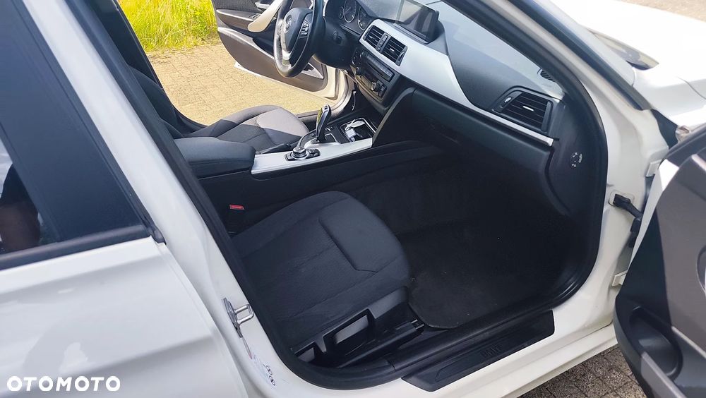 BMW Seria 3 - 32