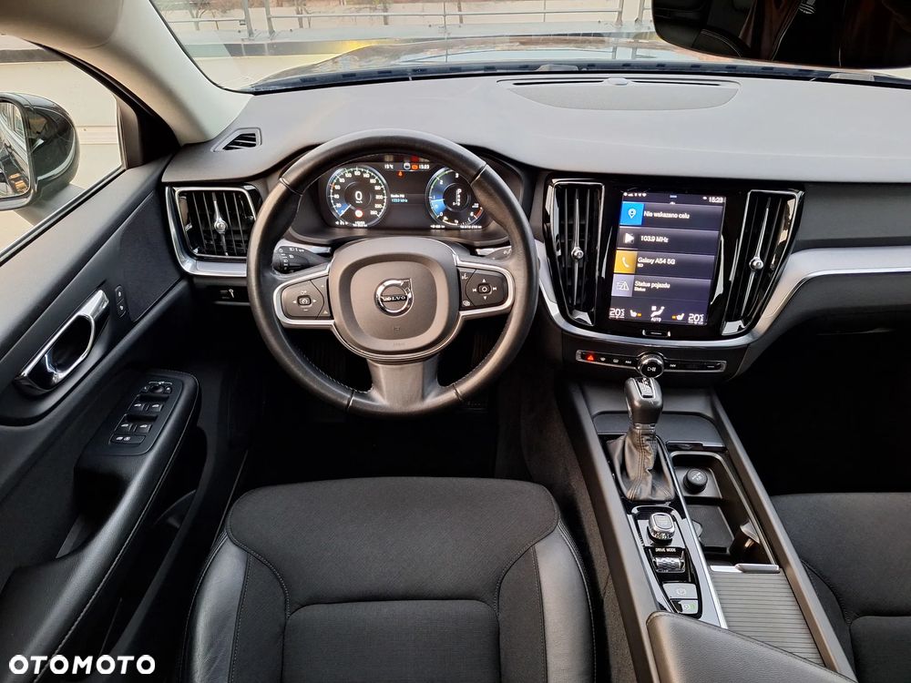 Volvo V60 D4 Momentum Pro - 29