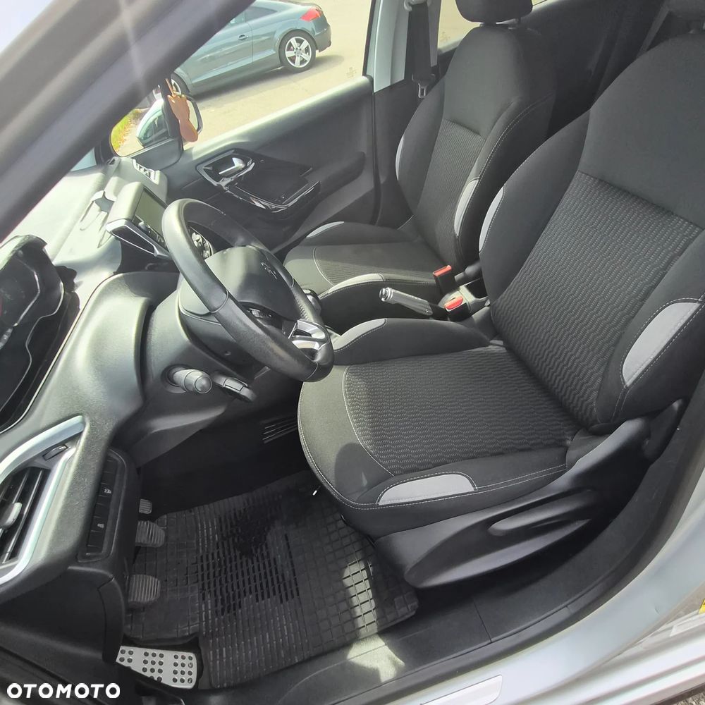 Peugeot 208 - 27