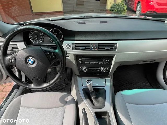 BMW Seria 3 318i - 14