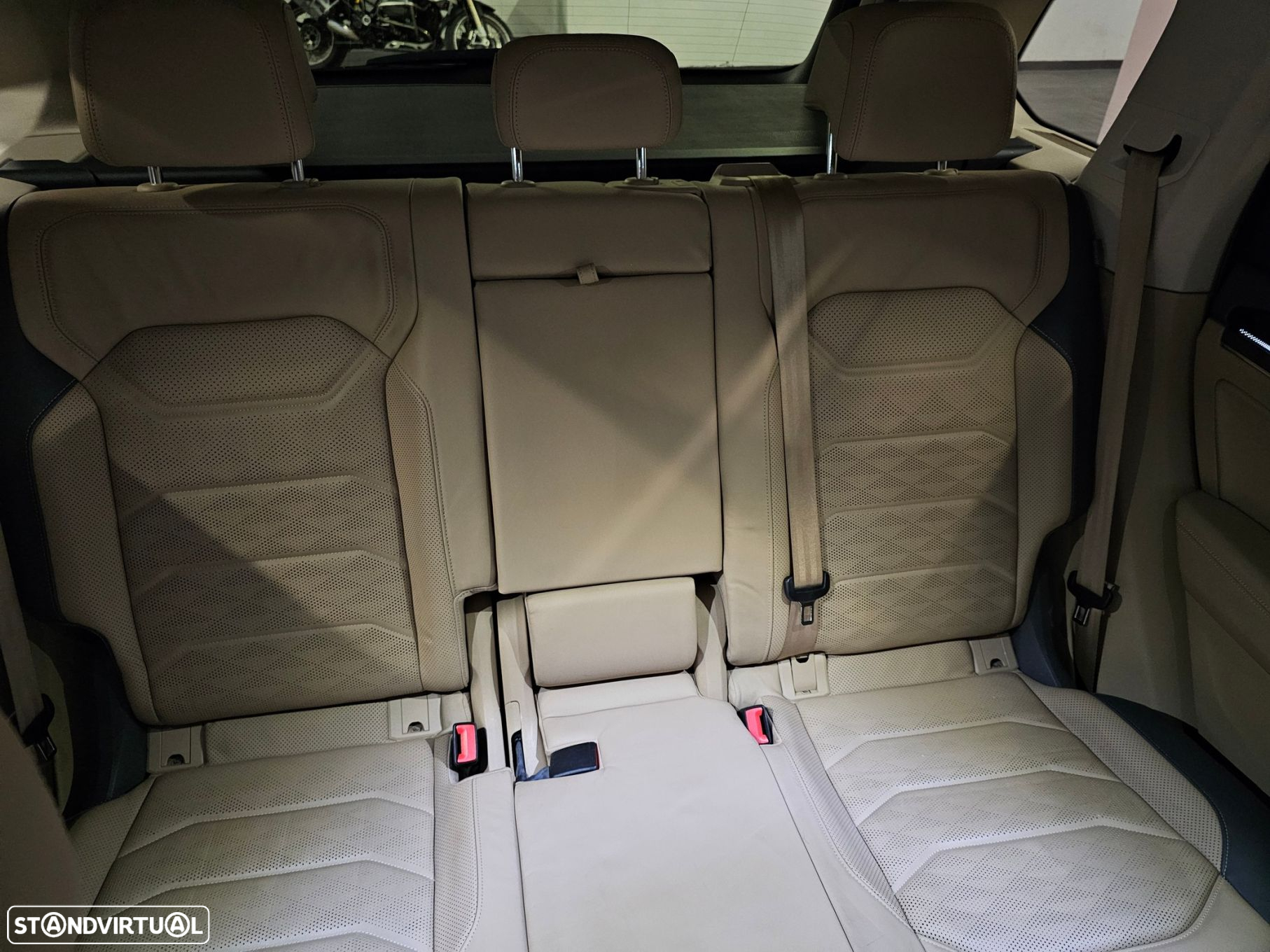 VW Touareg 3.0 TDI V6 Elegance Plus - 26