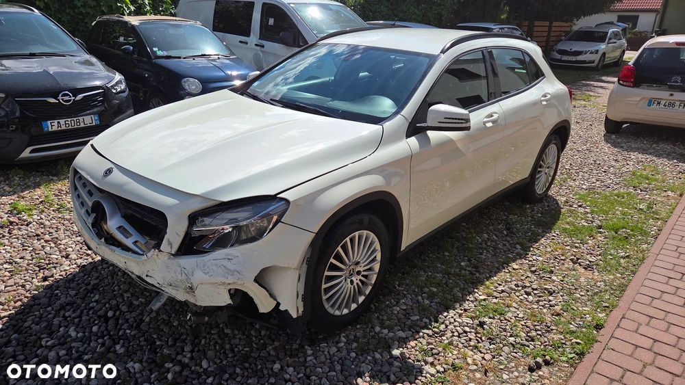 Mercedes-Benz GLA 180 Style - 6