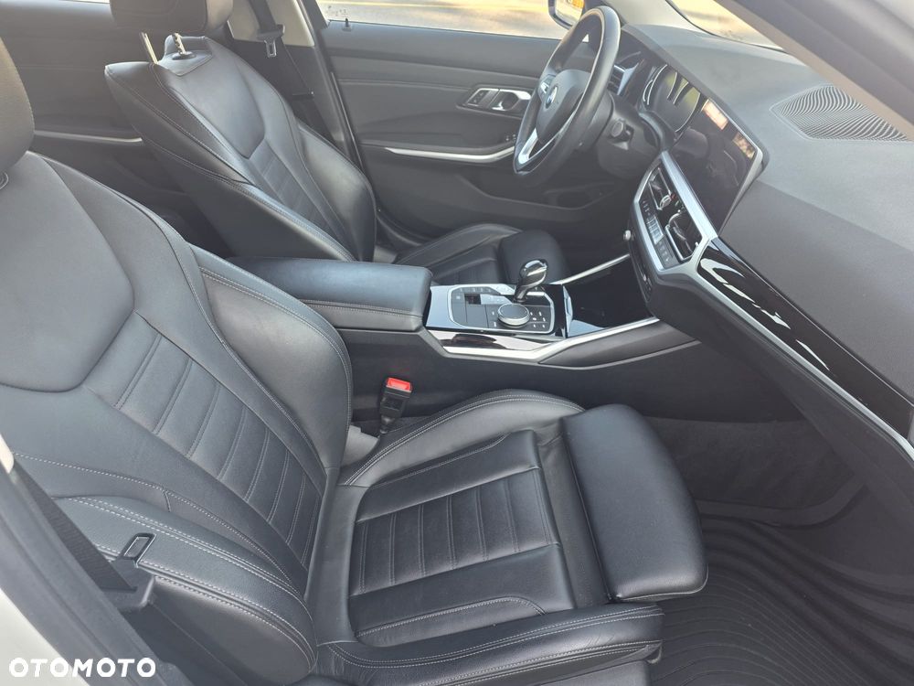 BMW Seria 3 318d - 22