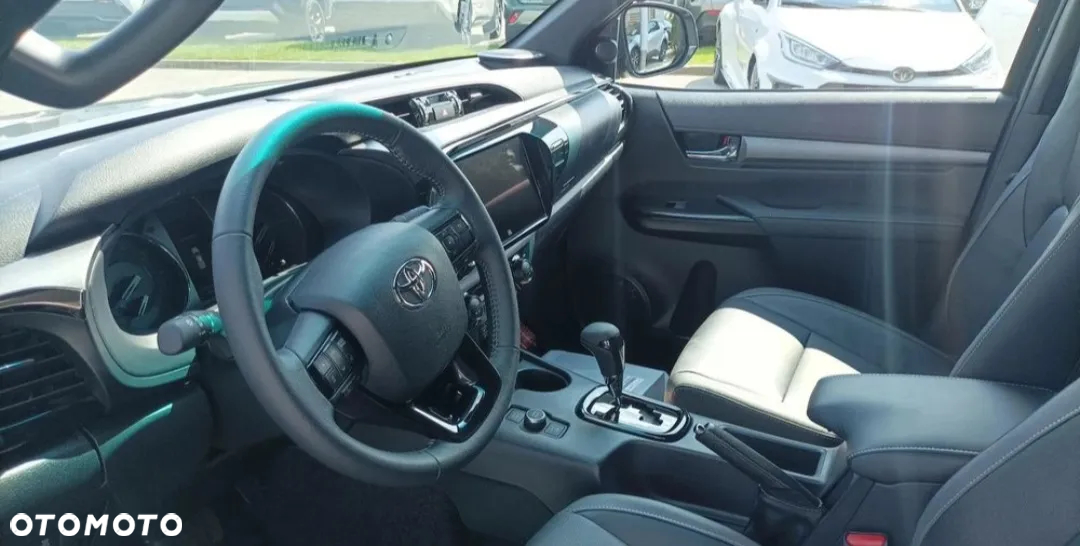 Toyota Hilux 2.8 D-4D Double Cab Invincible 4x4 - 5
