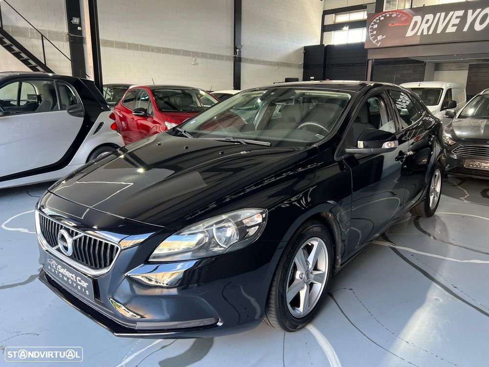 Volvo V40 2.0 D3 Momentum - 4