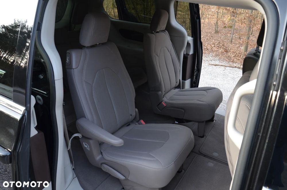 Chrysler Pacifica - 18