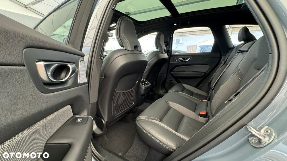 Volvo XC 60 B5 B AWD Ultimate Dark - 31