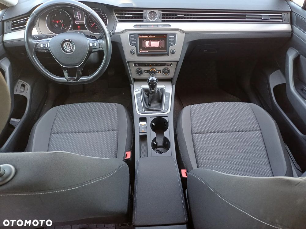 Volkswagen Passat - 8