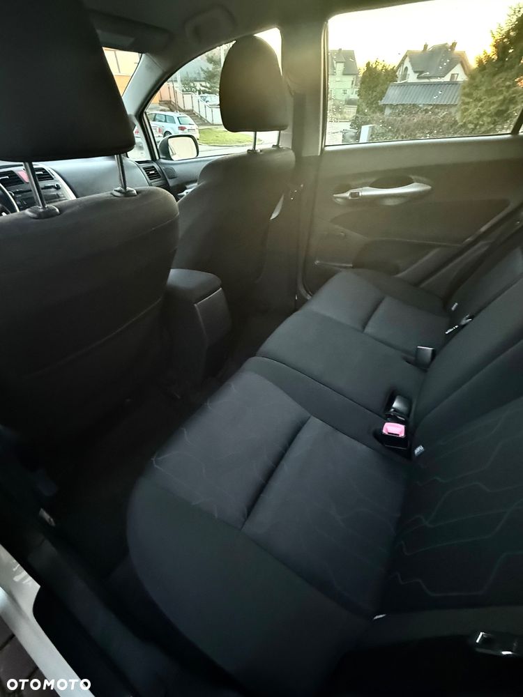Toyota Auris 1.33 Dual-VVT-i - 13