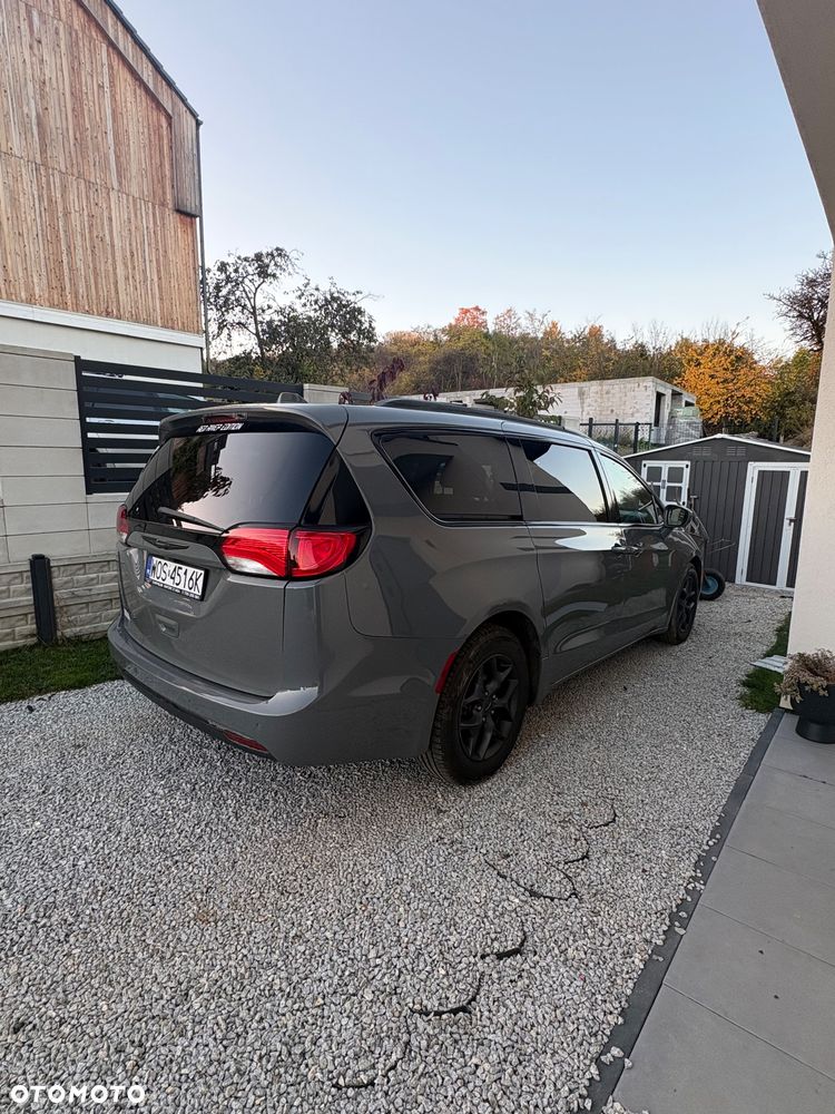Chrysler Pacifica - 4
