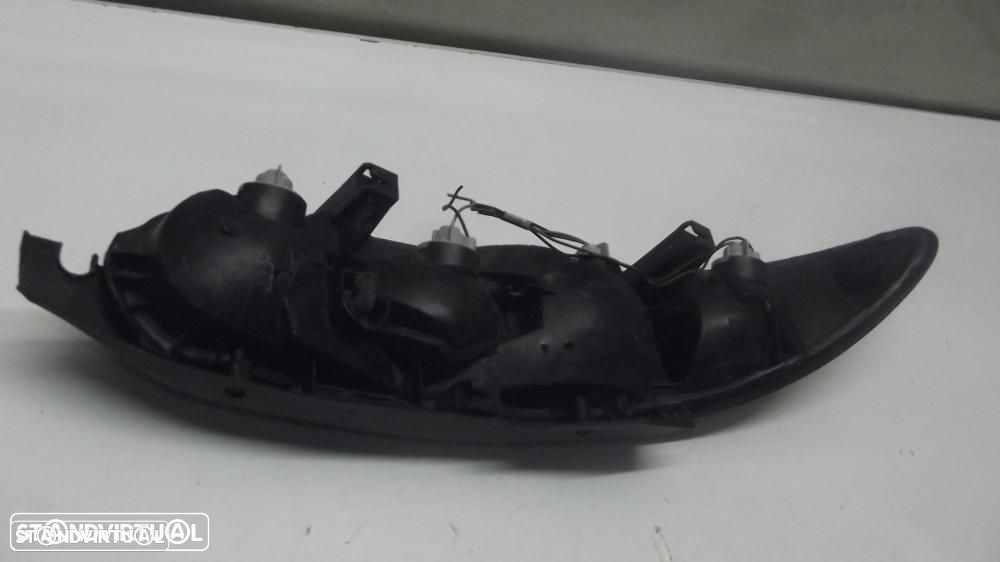 Mazda Mx3 farolim de trás - 3