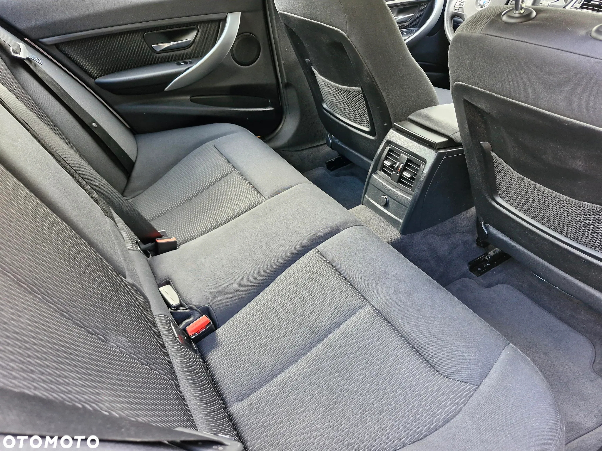 BMW Seria 3 318d DPF Touring Edition Sport - 37